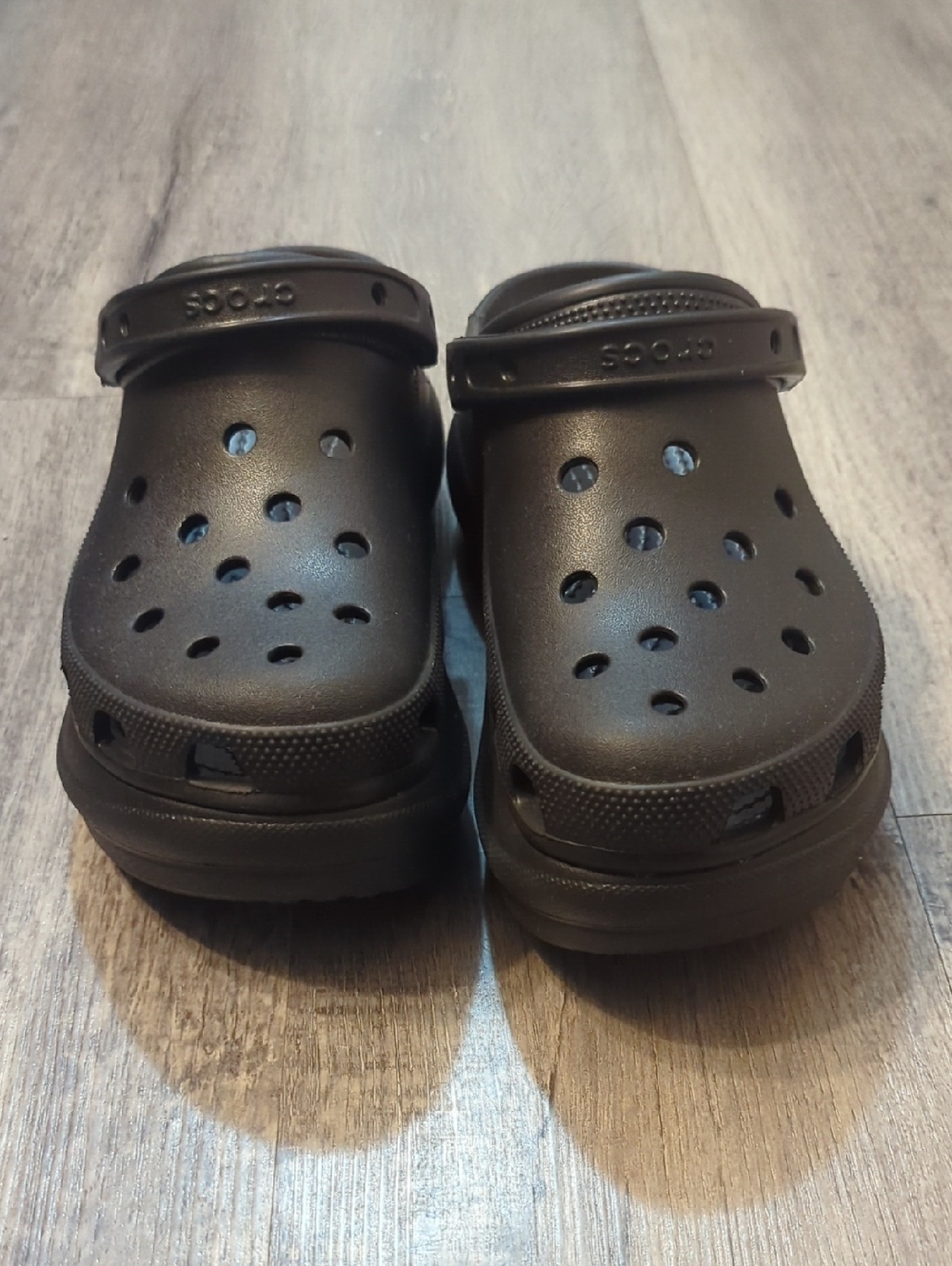 CROCS Bae Platform Clogs Like New - Picture 5 of 8